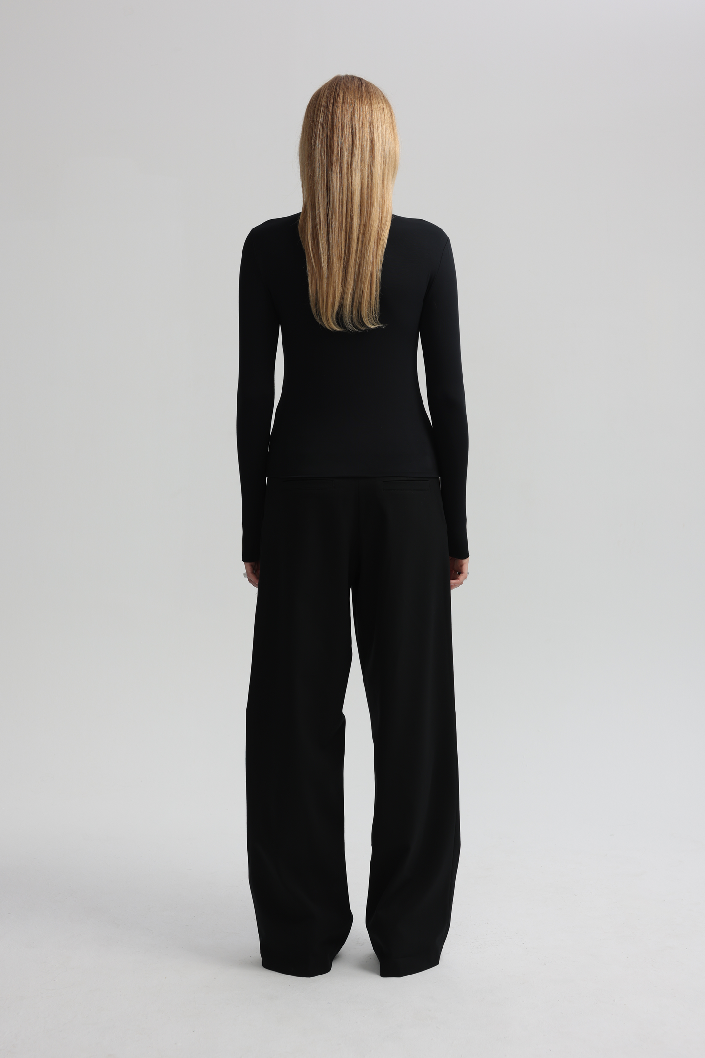 LONGSLEEVE IN BLACK 2.0